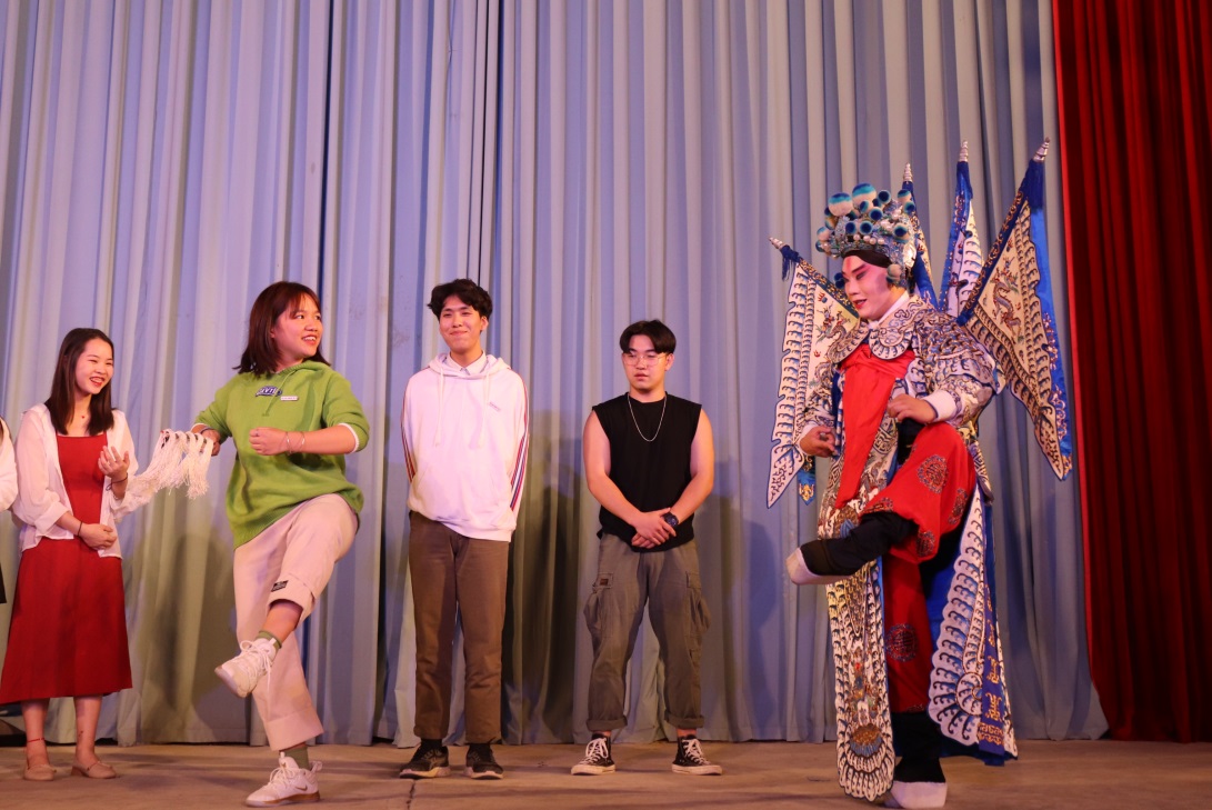 说明: C:\Users\356\Desktop\高雅\0CF879F2EFE2FDD1FE0E376B78740.JPG.JPG