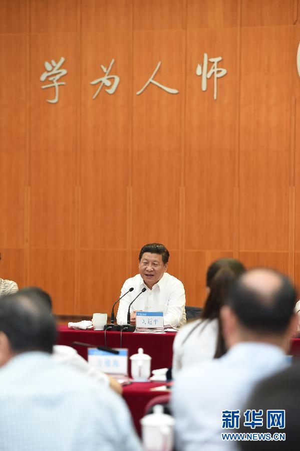 9月9日,中共中央总书记、国家主席、中央军委主席习近平来到北京师范大学看望教师学生,向全国广大教师和教育工作者致以崇高的节日敬礼和祝贺。